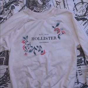 Hollister crewneck!